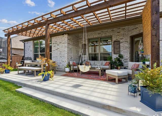 Property at 1014 Ember Crest Dr, Rockwall, TX 75087, 5 beds, 4.5 baths