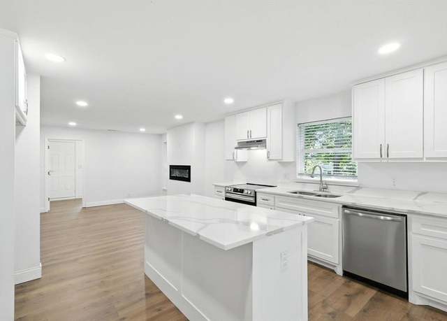 Property at 4804 Avenue G, Fort Worth, TX 76105, 3 beds, 2 baths