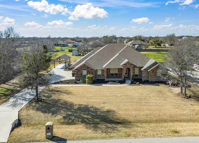 Property at 250 Parker Oaks Ln, Hudson Oaks, TX 76087, 4 beds, 2.5 baths