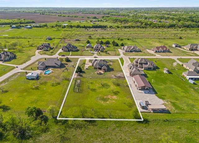 Property at 5041 White Pine Dr, Royse City, TX 75189, 4 beds, 3 baths