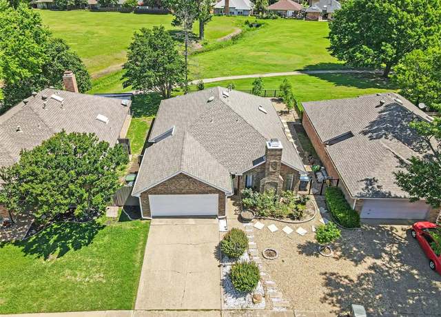 Property at 2718 Laurel Oaks Dr, Garland, TX 75044, 3 beds, 2.5 baths