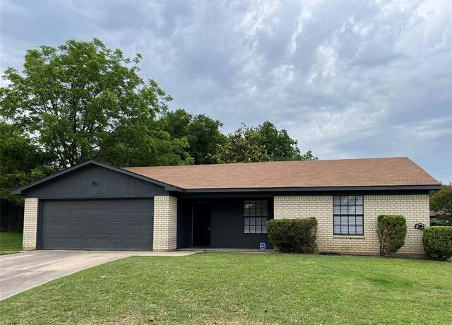Property at 1633 Edge Hill Rd, Benbrook, TX 76126, 3 beds, 2 baths