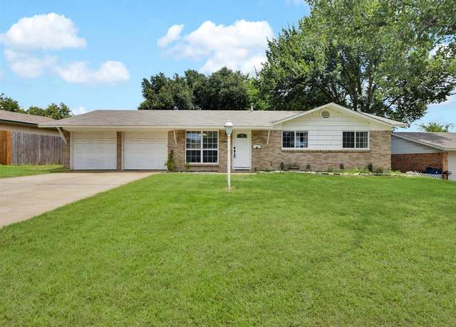 Property at 540 NW Mound St, Burleson, TX 76028, 3 beds, 2 baths