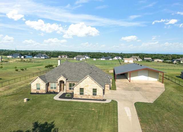 Property at 927 Friendship Rd, Weatherford, TX 76085, 4 beds, 3 baths