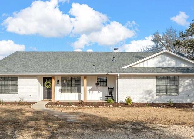 Property at 293 Bullhide Trl, Lorena, TX 76655, 3 beds, 2.5 baths