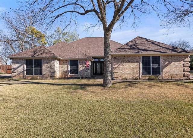 Property at 9009 Magnolia Vale Dr, Granbury, TX 76049, 3 beds, 2 baths