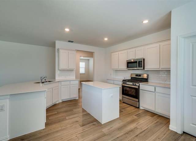 Property at 3209 Layla Creek Dr, Little Elm, TX 75068, 4 beds, 2 baths