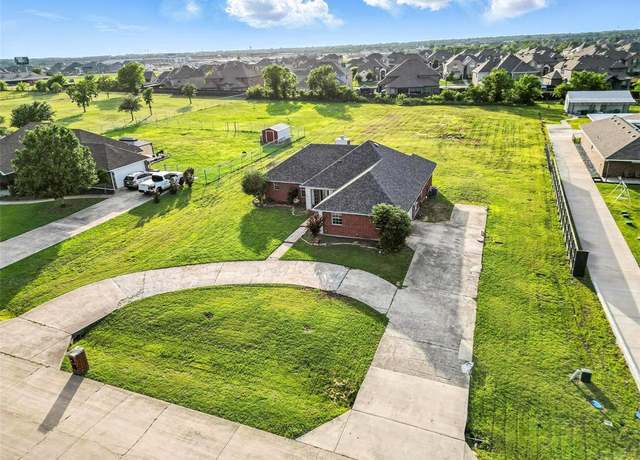 Property at 10133 Country View Ln, Forney, TX 75126, 3 beds, 2 baths