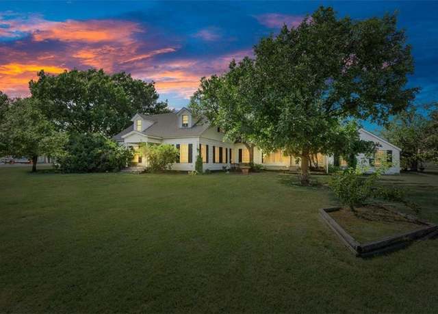Property at 700 N Lone Star Pkwy, Mcgregor, TX 76657, 3 beds, 3 baths