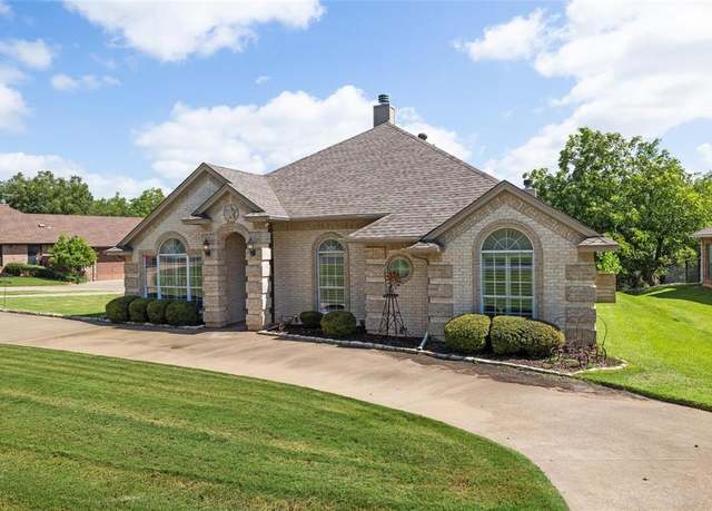 Property at 8110 Ravenswood Rd, Granbury, TX 76049, 4 beds, 2 baths