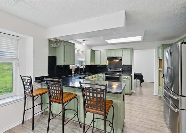 Property at 10313 Gray Oak Ln, Fort Worth, TX 76108, 4 beds, 2.5 baths
