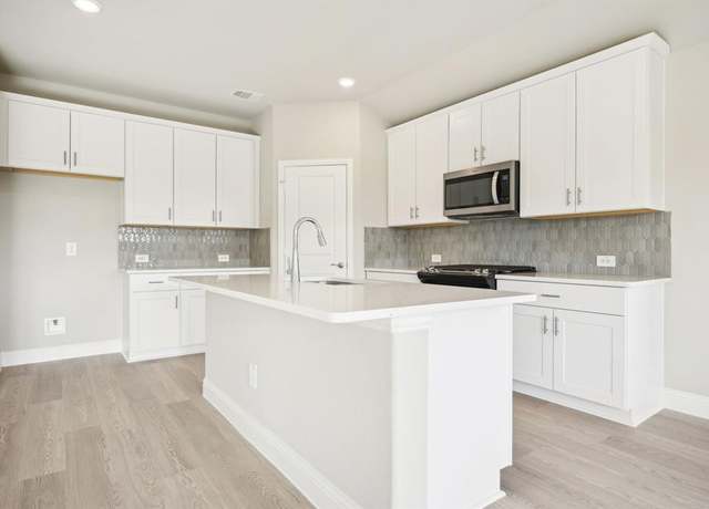 Property at 9545 Rattlesnake Trl, Fort Worth, TX 76036, 4 beds, 3 baths