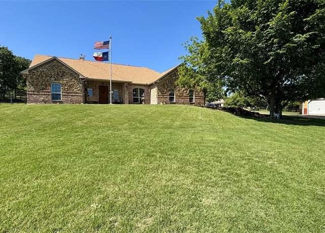 Property at 109 Wooley Ct, Weatherford, TX 76085, 3 beds, 2 baths