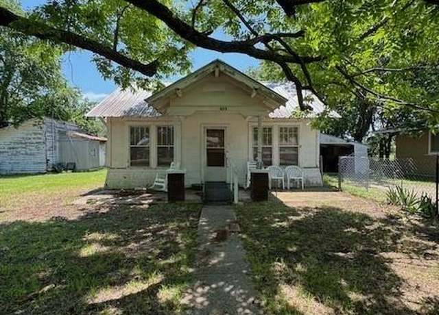 Property at 409 E College St, Leonard, TX 75452, 2 beds