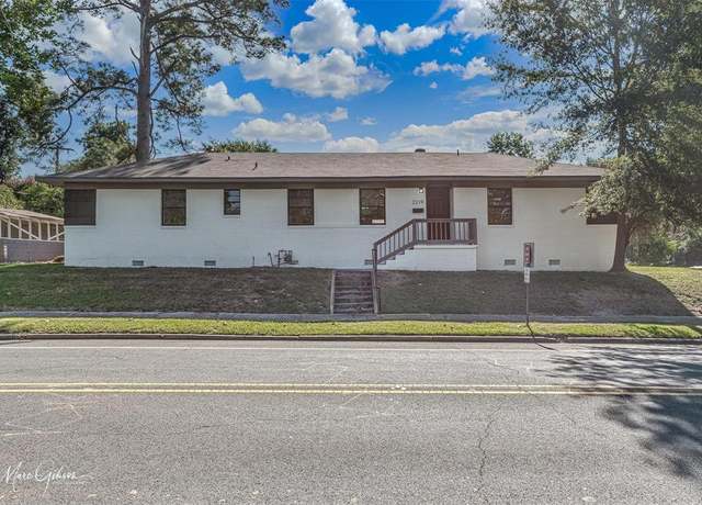 Property at 362 Boulevard St, Shreveport, LA 71104, 4 beds, 2 baths