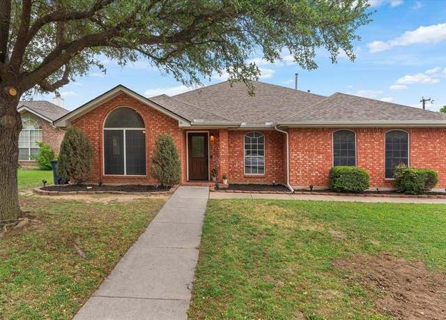 Property at 4700 Spoon Drift Dr, Fort Worth, TX 76135, 4 beds, 2 baths