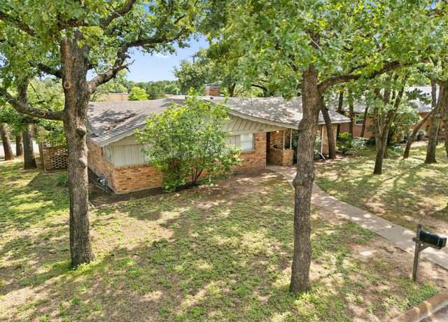 Property at 521 Brookview Dr, Hurst, TX 76054, 4 beds, 3 baths