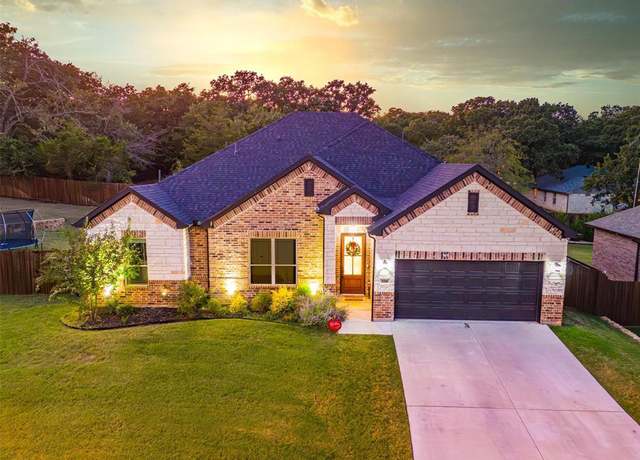 Property at 508 Woodland Dr, Azle, TX 76020, 4 beds, 3 baths