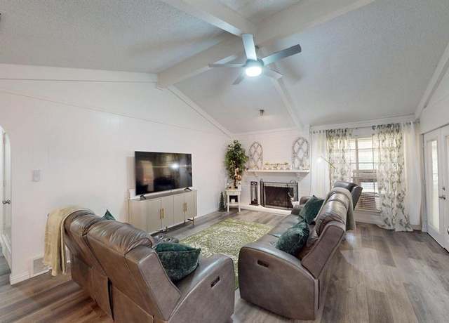 Property at 1806 Briar Meadow Dr, Arlington, TX 76014, 3 beds, 2 baths