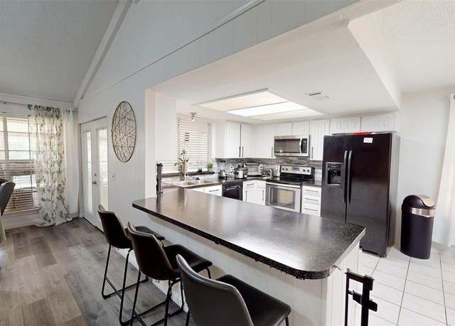 Property at 1806 Briar Meadow Dr, Arlington, TX 76014, 3 beds, 2 baths