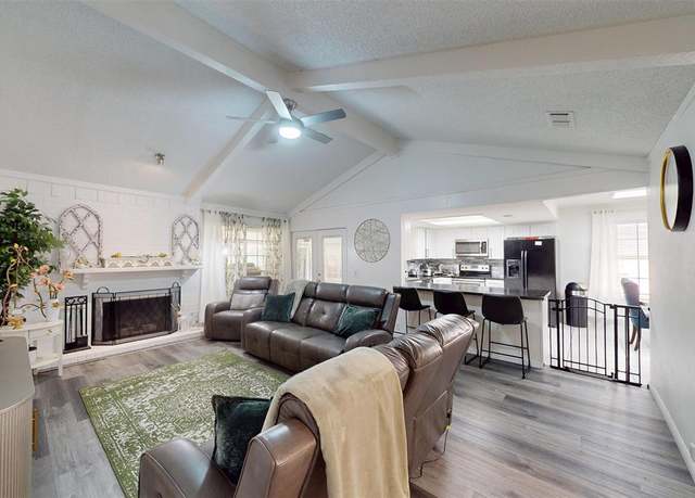 Property at 1806 Briar Meadow Dr, Arlington, TX 76014, 3 beds, 2 baths