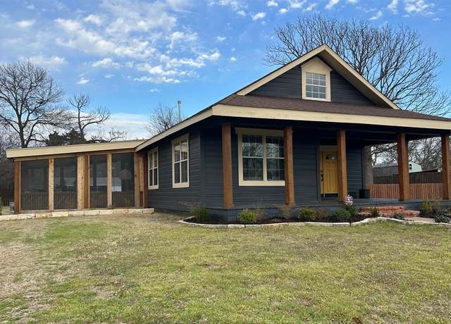 Property at 904 Johnson St, Terrell, TX 75160, 2 beds, 2 baths