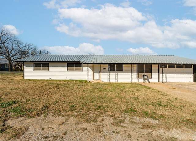 Property at 832 S Lamar St, De Leon, TX 76444, 4 beds, 2 baths