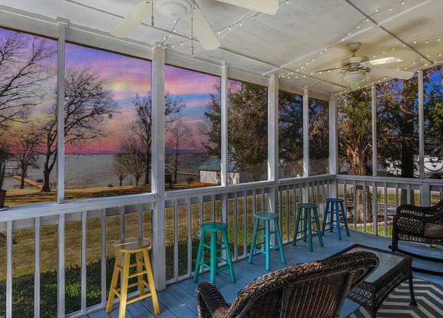 Property at 10165 Northlake Cir, Kemp, TX 75143, 5 beds, 3 baths
