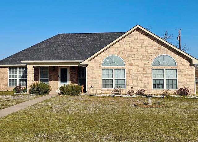 Property at 1000 Morgan, Blossom, TX 75462, 3 beds, 2 baths