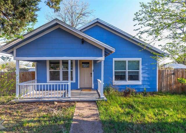 Property at 600 SE 3rd St, Knox City, TX 79529, 2 beds, 1 bath