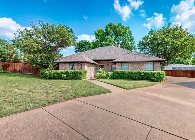 Property at 902 Briarcliff Ct, Arlington, TX 76012, 3 beds, 2 baths
