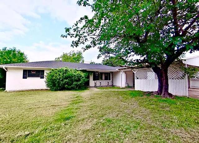 Property at 700 N Scarlett Dr, Lacy Lakeview, TX 76705, 4 beds, 3 baths