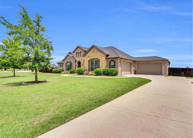 Property at 102 Willowbrook Dr, Waxahachie, TX 75165, 4 beds, 2.5 baths