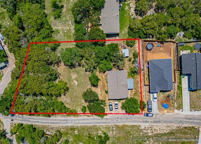 Property at 1418 Corona Dr, Granbury, TX 76048, 3 beds, 2 baths