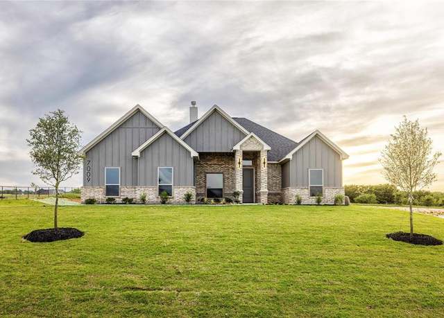 Property at 7009 Ranch View Pl, Springtown, TX 76082, 3 beds, 2.5 baths