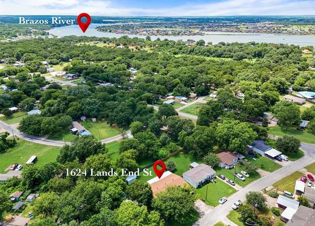 Property at 1624 Lands End St, Granbury, TX 76048, 3 beds, 2 baths