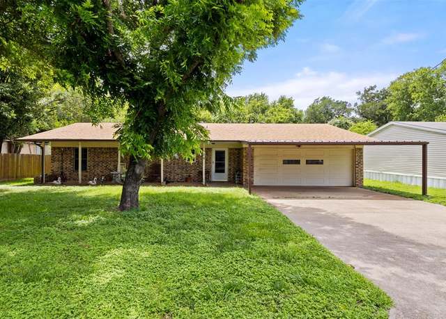 Property at 1624 Lands End St, Granbury, TX 76048, 3 beds, 2 baths