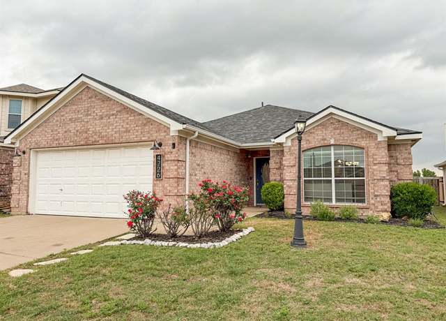 Property at 4726 Topaz Ln, Granbury, TX 76049, 3 beds, 2 baths