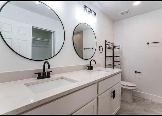 Property at 704/702 Blaylock Dr, Dallas, TX 75203, 5 beds, 3 baths