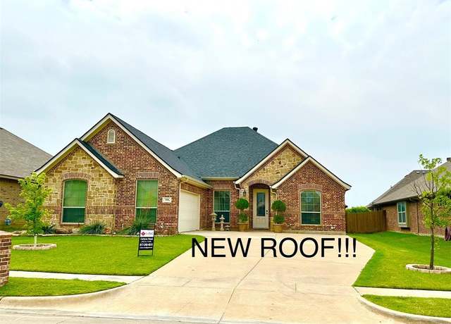 Property at 508 Sky View Ct, Burleson, TX 76028, 3 beds, 2.5 baths