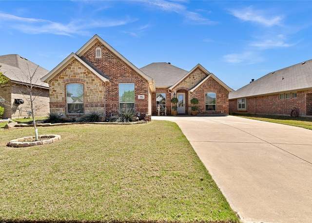 Property at 508 Sky View Ct, Burleson, TX 76028, 3 beds, 2.5 baths