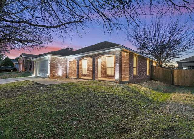 Property at 5169 E Rim Rd, Dallas, TX 75211, 3 beds, 2 baths