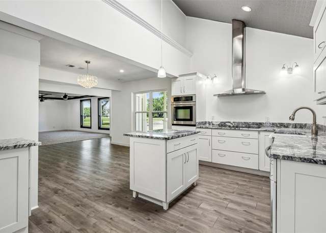 Property at 549 W Paloma Ct, Fort Worth, TX 76108, 4 beds, 2.5 baths