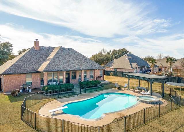 Property at 200 Applewood Ln, Haslet, TX 76052, 4 beds, 2 baths