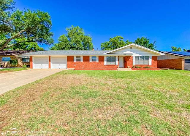 Property at 1409 Sunnyvale St, Sweetwater, TX 79556, 3 beds, 2 baths