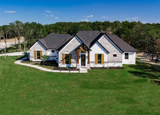 Property at 2032 Glenhollow Dr, Weatherford, TX 76088, 4 beds, 3 baths