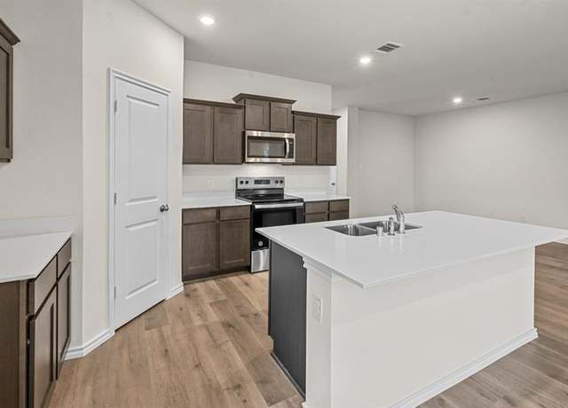 Property at 945 Newport Dr, Ferris, TX 75125, 4 beds, 3 baths
