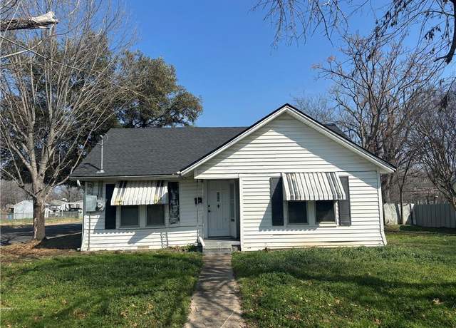 Property at 1127 La Vega St, Waco, TX 76705, 3 beds, 2 baths