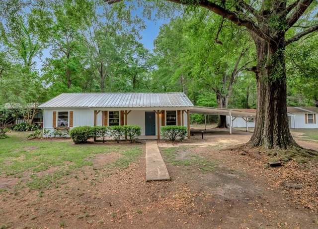 Property at 266 County Road 4011, Etoile, TX 75944, 2 beds, 1.5 baths