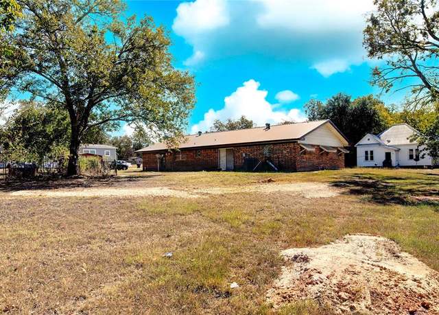 Property at 301 Pecan St, Teague, TX 75860, 2 beds, 2 baths